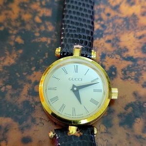 1984 vintage Ladies Gucci Swiss Quartz Watch